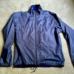 Women’s Patagonia lightweight windbreaker